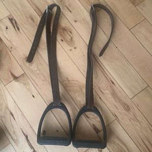 Child’s Stirrup leathers with Stirrups